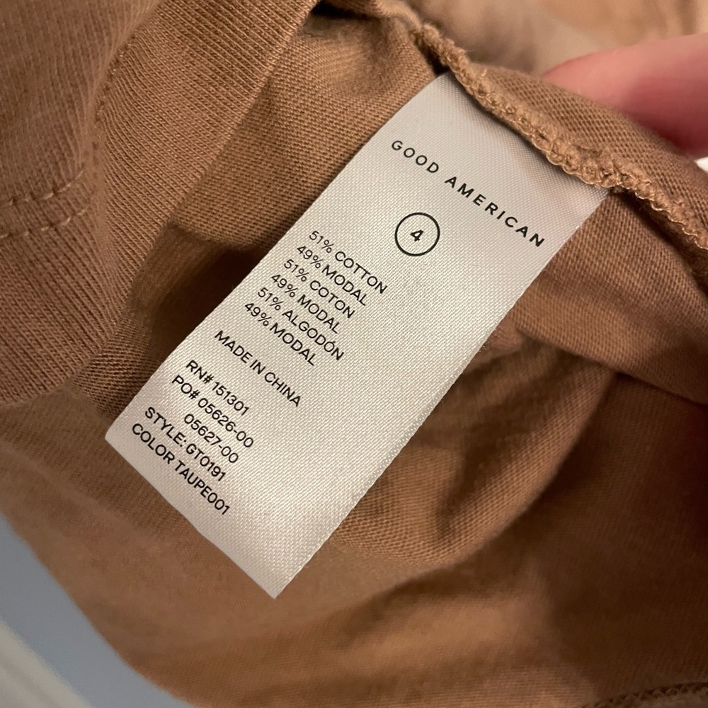 Good American Strong Shoulder Tank Taupe 4 - Picture 5 of 10